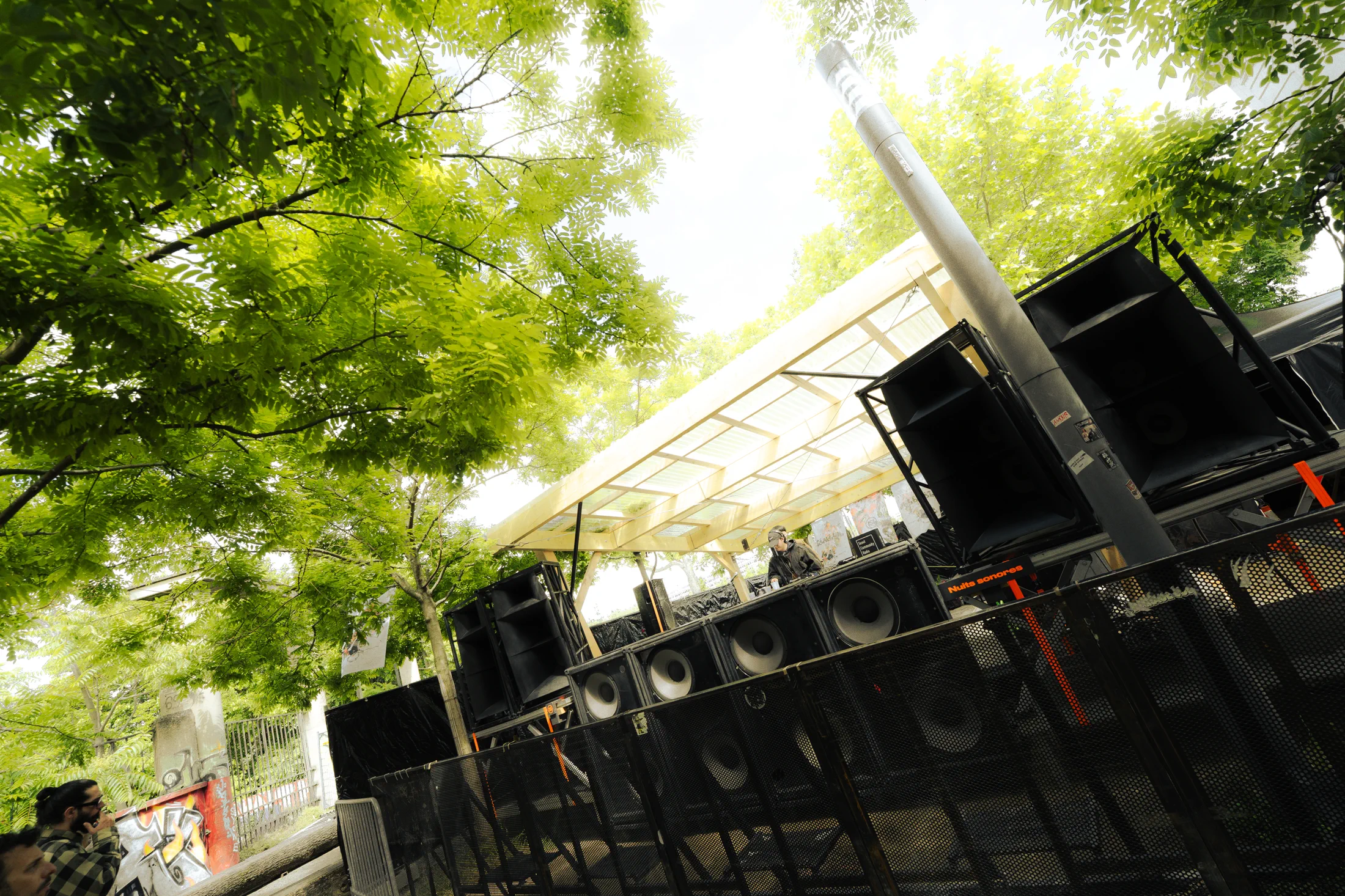 Vue large du système JBL HLA Don'Zer Studio aux Nuits Sonores 2026 au Heat Lyon